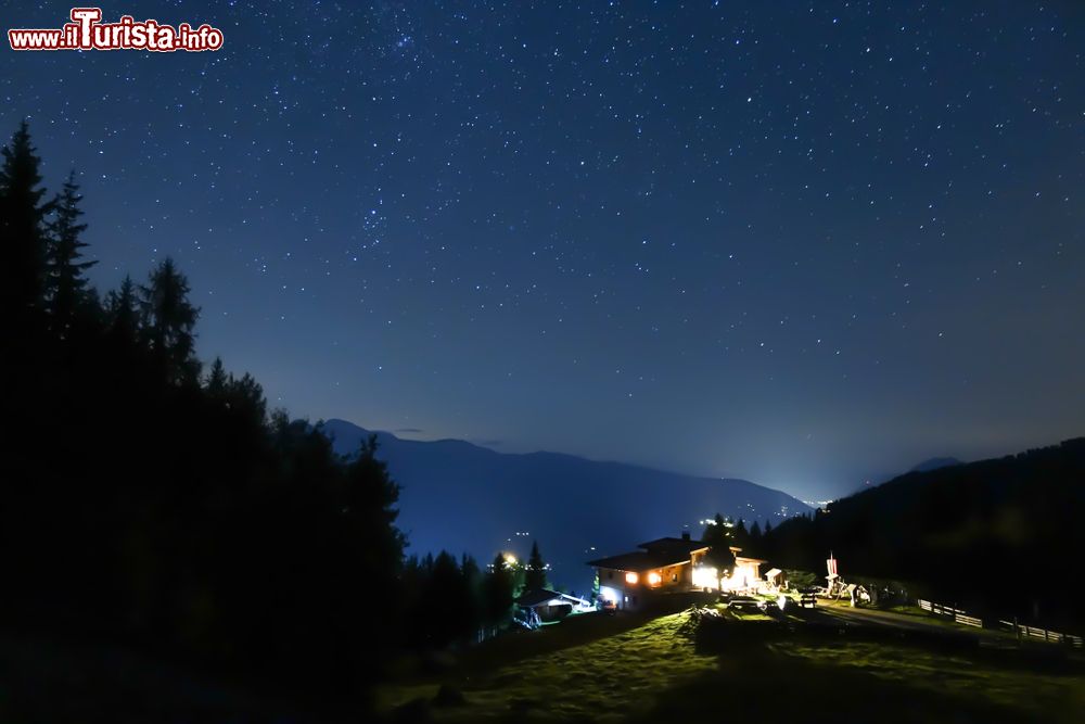 Immagine Panorama notturno sulla cittadina di Sillian, Austria.