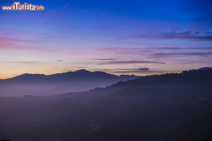 Immagine Panorama serale delle colline di Seborga, in Liguria - © Yury Ershov / Shutterstock.com