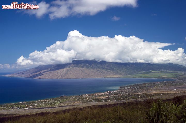 Immagine Panorama su Kihei e Maalaea Bay da Piilani Highway, Maui, Hawai.