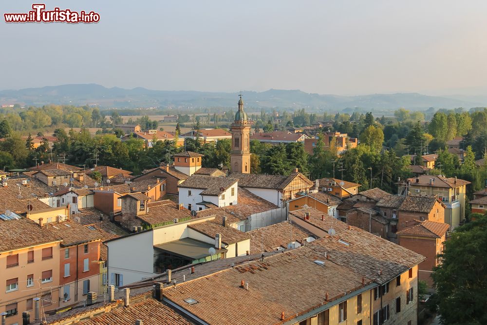 Immagine Panorama sui tetti del centro storico cittadino di Spilamberto, Emilia-Romagna.
