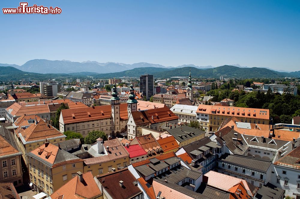 Immagine Panorama sui tetti nella città di Klagenfurt, Austria.