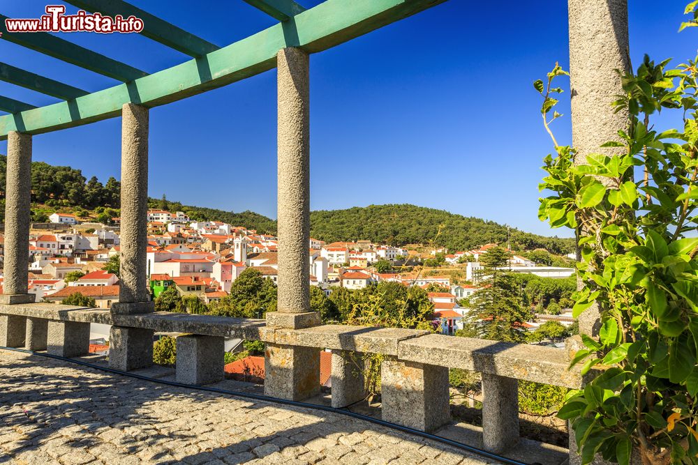 Immagine Panorama sul centro abitato di Monchique, Algarve, Portogallo.