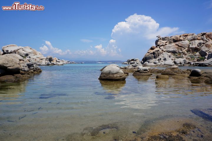 Immagine Panorama sul mare dall'isola di Lavezzi, Corsica, in estate.