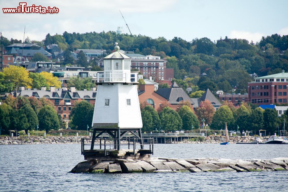 Immagine Panorama sulla città di Burlington, Vermont, Stati Uniti. Con poco meno di 40 mila abitanti, Burlington è l'insediamento più grande e popoloso del Vermont.