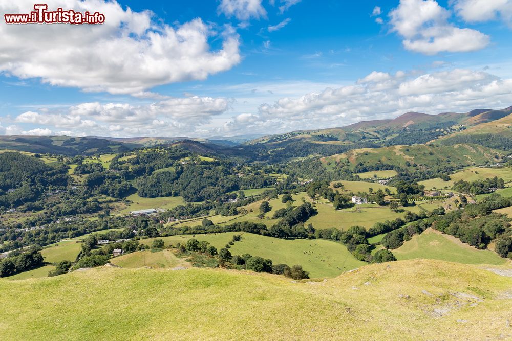 Immagine Il panorama sulle campagne di Llangollen, nel nord-est del Galles, viste dal castello di Dinas Bran.