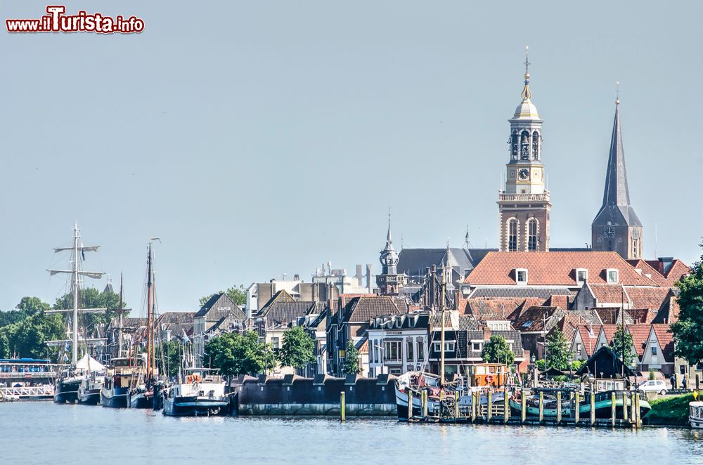 Immagine Panorama verso il lungofiume della città di Kampen, Olanda.