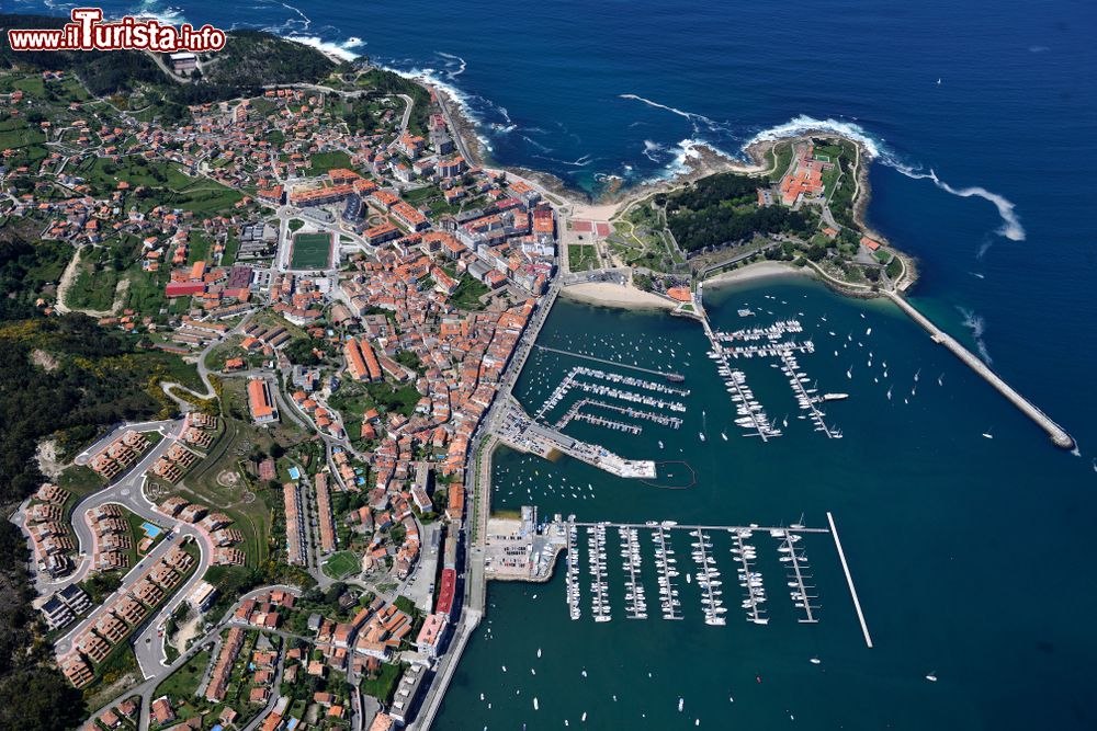 Immagine Panoramica aerea di Bayonne e del suo porto, Nuova Aquitania (Francia).