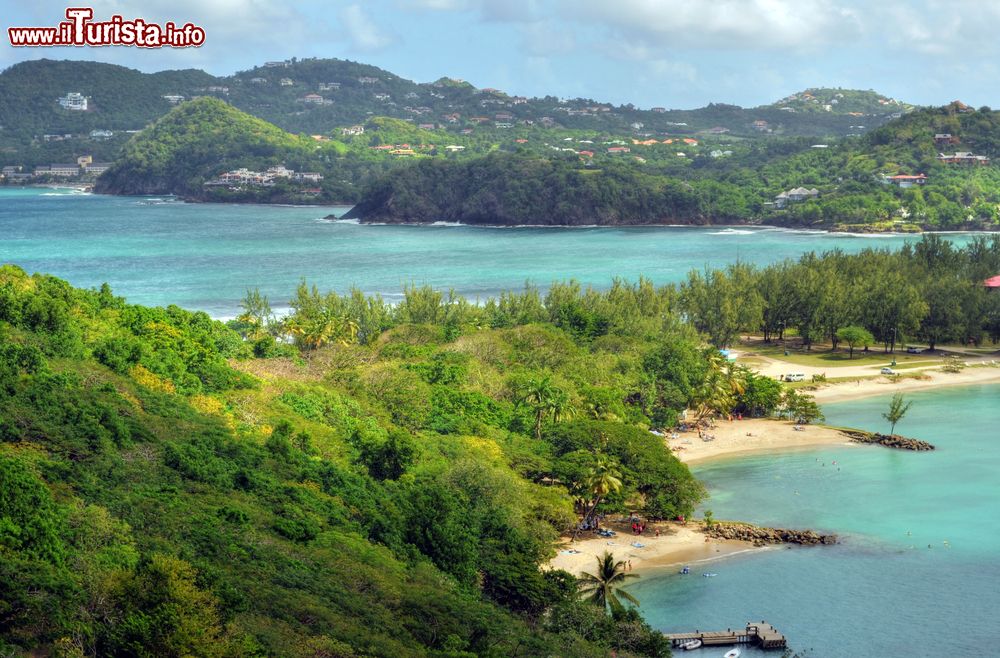 Immagine Panoramica dall'alto del litorale di Soufriere, isola di Saint Lucia, Caraibi.