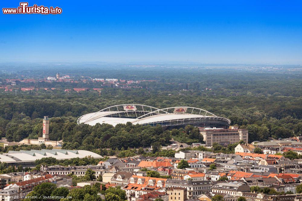 Immagine Panoramica dall'alto della cittadina di Lipsia, Germania: elegante e ricca di cultura, Lipsia è una bella città con monumenti, campus universitari e aree verdi - © frantic00 / Shutterstock.com