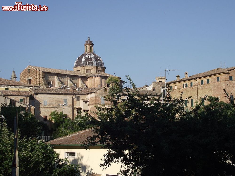 Immagine Panoramica di Monte San Vito, borgo antico delle Marche - © Parsifall - CC BY-SA 3.0, Wikipedia