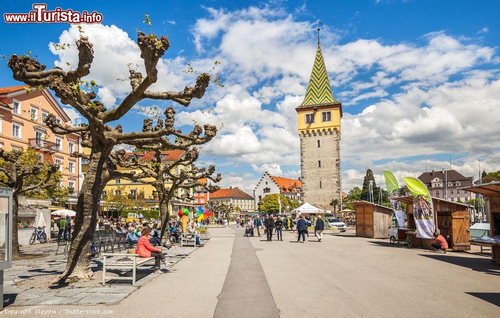 Immagine Panoramica di una passeggiata lungolago a Lindau, Germania - © Olgysha / Shutterstock.com