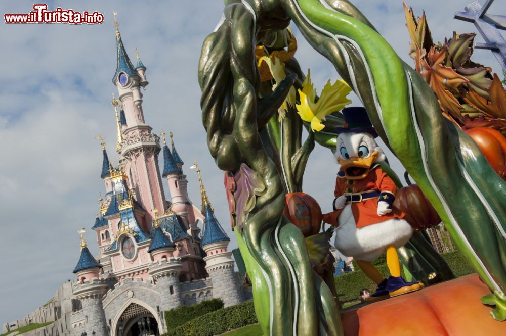 Immagine Paperone, Scrooge McDuck per gli anglosassoni alla parata di Halloween a Disneyland Paris - © news.disneylandparis.com