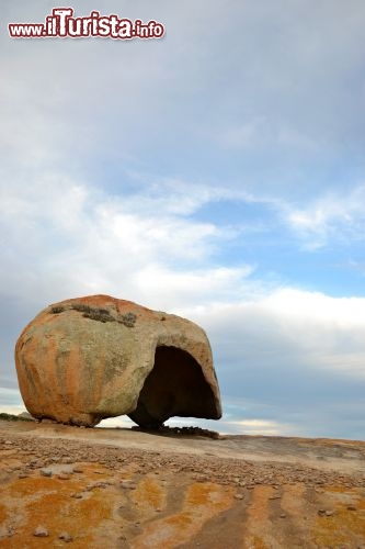 Immagine Stato di Paraiba: uno dei graniti del Lajedo de Pai Mateus. In questo caso il vento ha modellato la roccia ha forma di elmetto