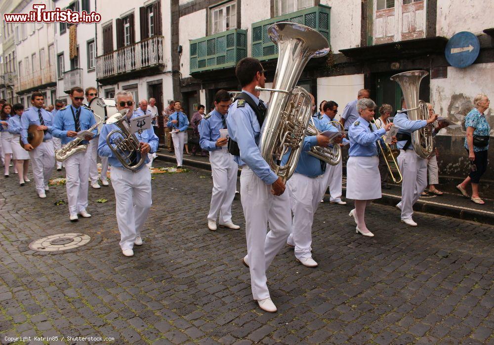 Immagine Parata musicale in occasione della Festa del Corpo e del Sangue di Cristo a Faial, Azzorre, Portogallo  - © Katrin85 / Shutterstock.com