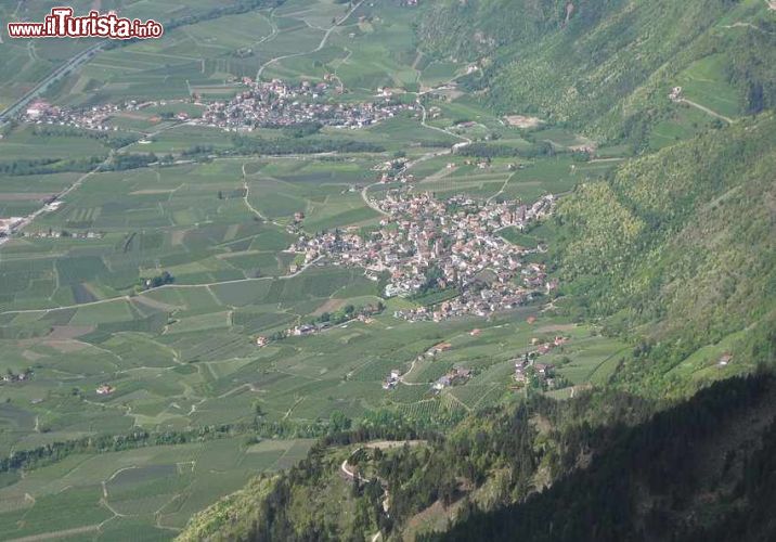 Immagine Parcines e Rablà in Val Venosta, fotografati dalle montaggne del Gruppo del Tessa (Alto Adige) - © wikipedia