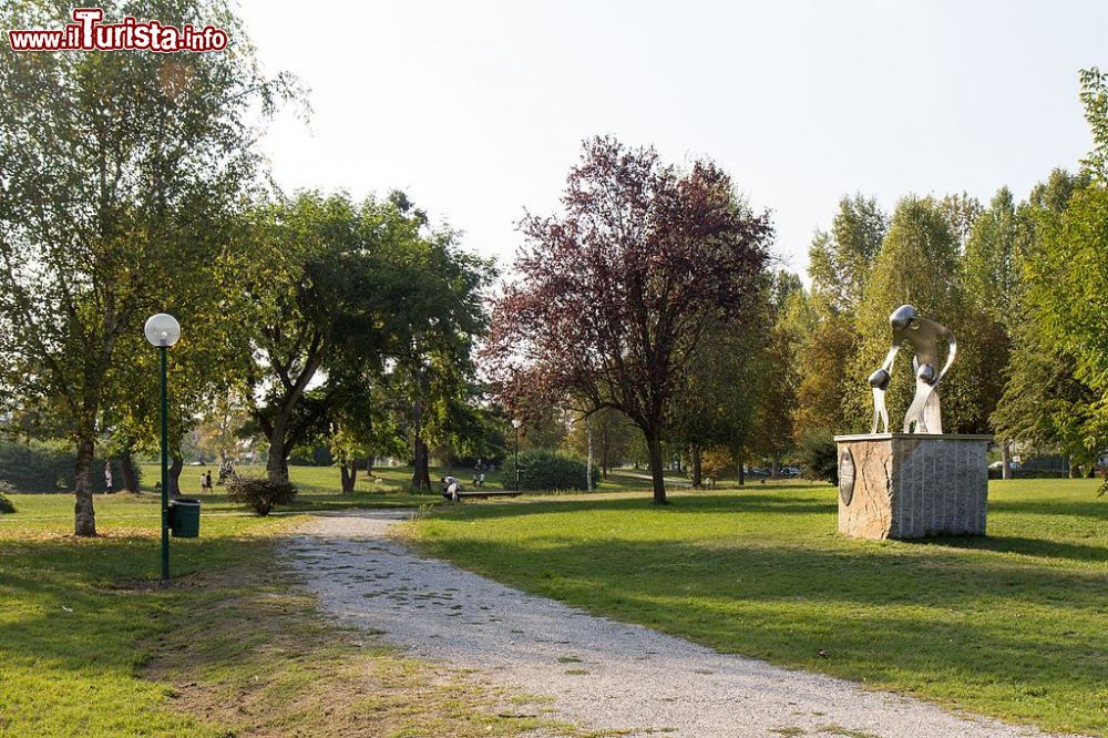 Immagine Parco della Cascina Vigna a Carmagnola - ©  Angelo Miele - CC BY-SA 4.0, Wikipedia