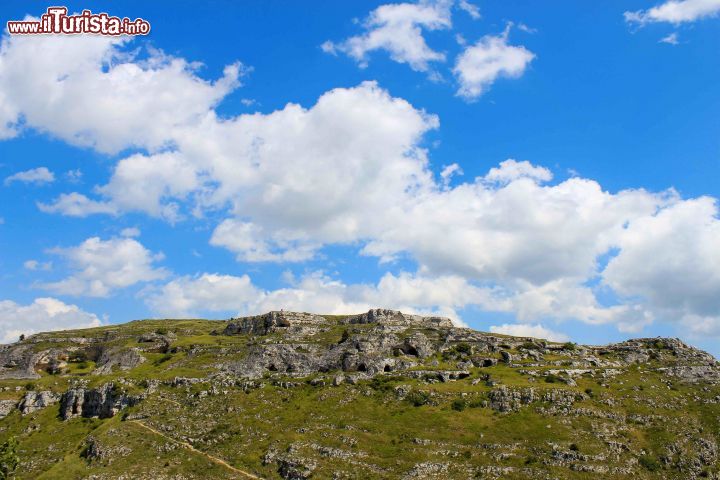 Immagine Il parco della Murgia Materana in Basilicata. Qui si trovano numerose chiese rupestri, ricoperte da antichi affreschi - © Michela Garosi / TheTraveLover.com