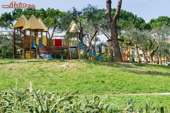 Immagine Il parco giochi di via Petrarca a Loano, in Liguria - © Federica Milella / Shutterstock.com