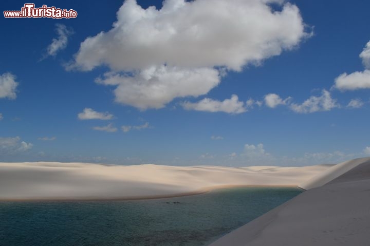 Immagine Il fascino estremo del Parco Nazionale dei Lençois Maranhenses, in Brasile, richiama ogni anno sempre più turisti da tutto il mondo.