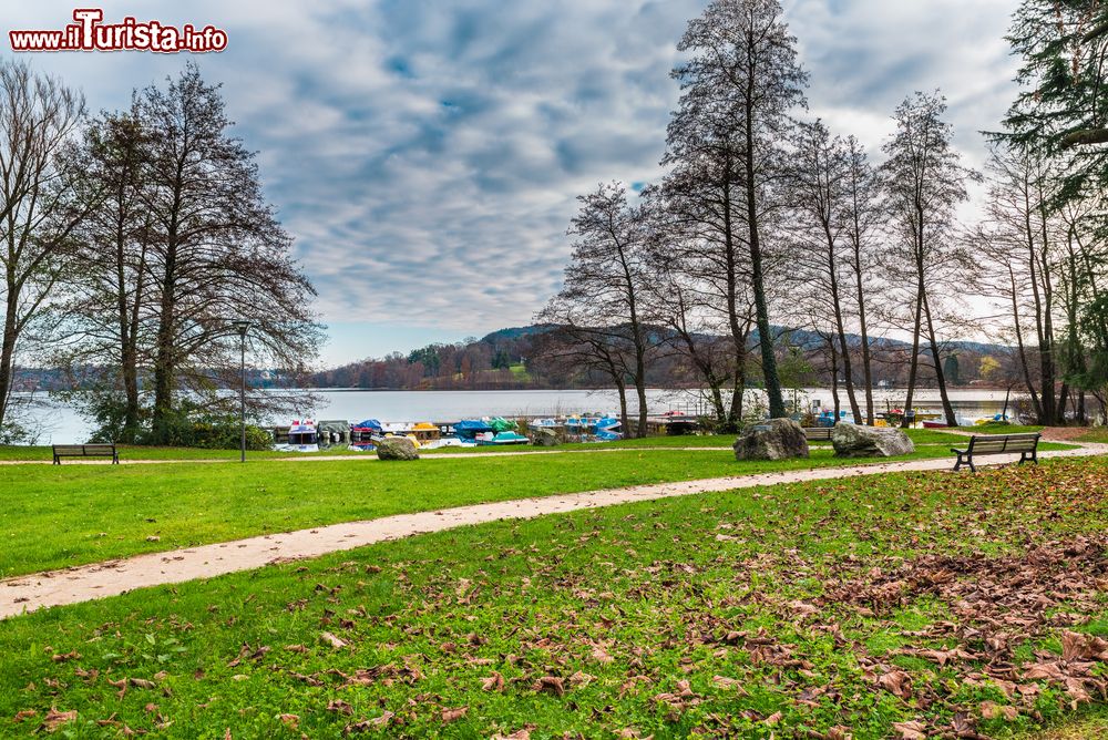 Immagine Un parco pubblico sul Lago Monate a Cadrezzate in Lombardia