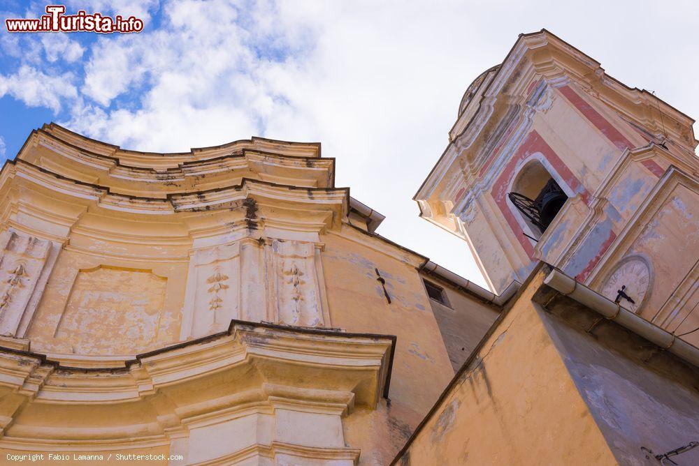 Immagine Particolare architettonico di una chiesa di Diano Castello in Liguria - © Fabio Lamanna / Shutterstock.com