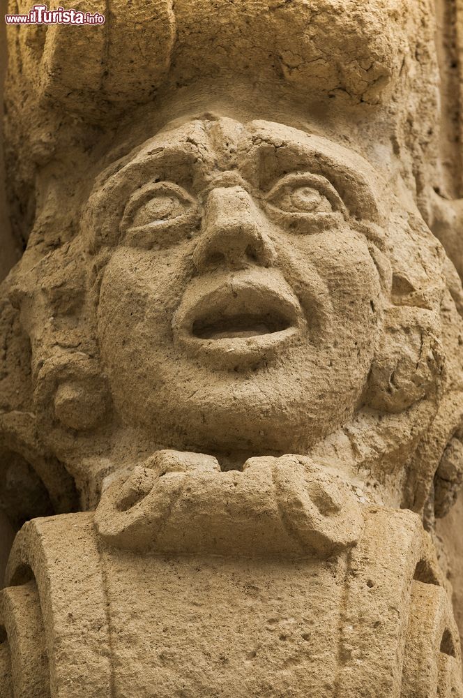 Immagine Particolare barocco in pietra nel borgo antico di Naro in Sicilia