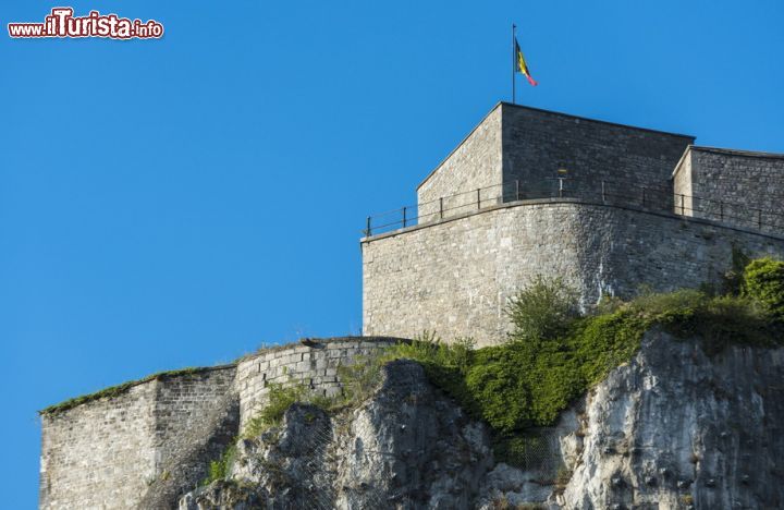 Immagine Un particolare della cittadella fortificata di Dinant, Belgio. Costruita in epoca medievale, fu più volte distrutta nel corso dei secoli - foto © Anibal Trejo / Shutterstock.com