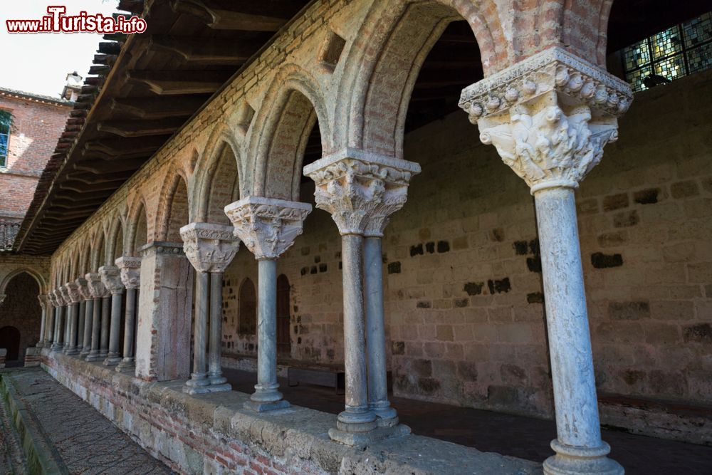 Immagine Particolare dei capitelli del chiostro nell'abbazia di San Pietro a Moissac, Francia.