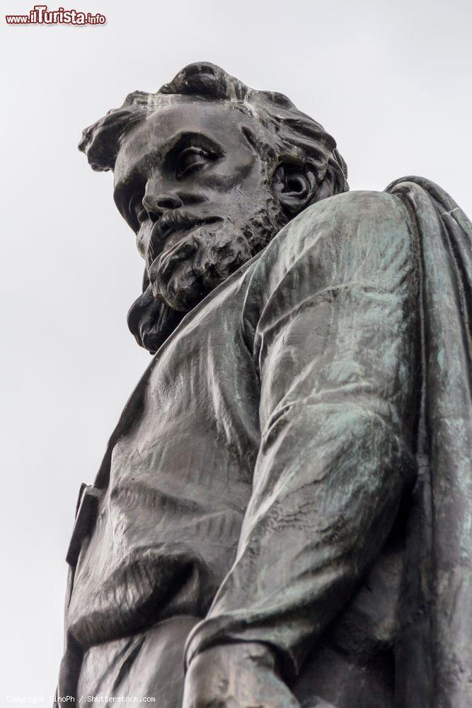 Immagine Particolare del Burke and Wills Monument a Melbourne, Australia.  E' il primo monumento pubblico della città e commemora le esplorazioni vittoriane del 1860/1861 - © DinoPh / Shutterstock.com