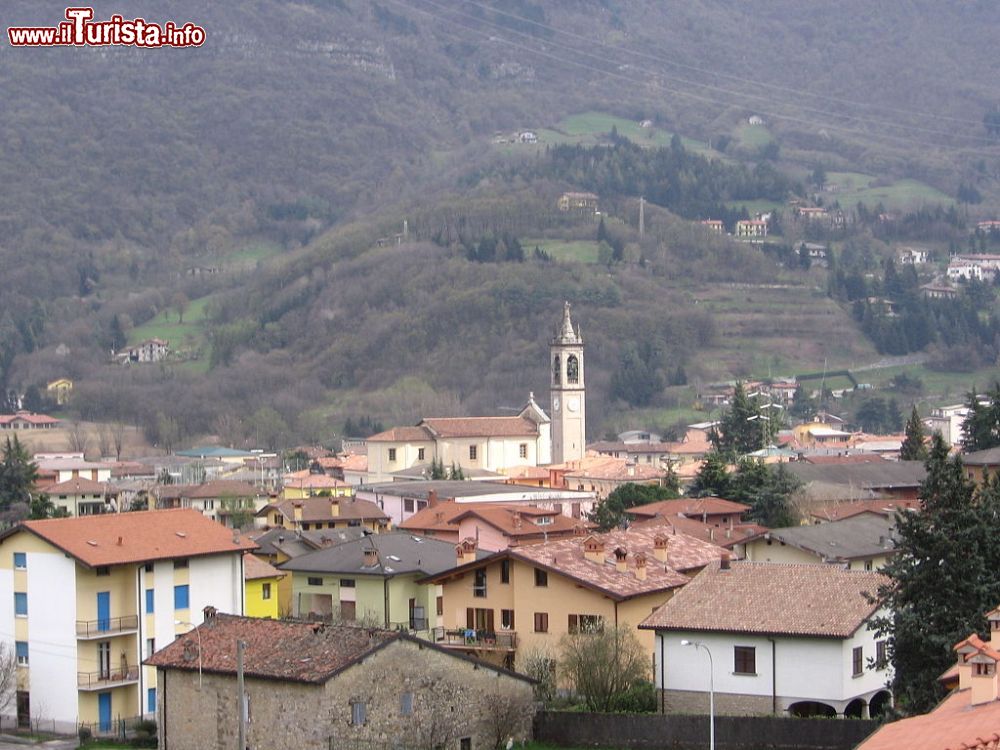 Immagine Particolare del centro di Casazza in provincia di Bergamo - © Ago76 - CC BY-SA 3.0, Wikipedia