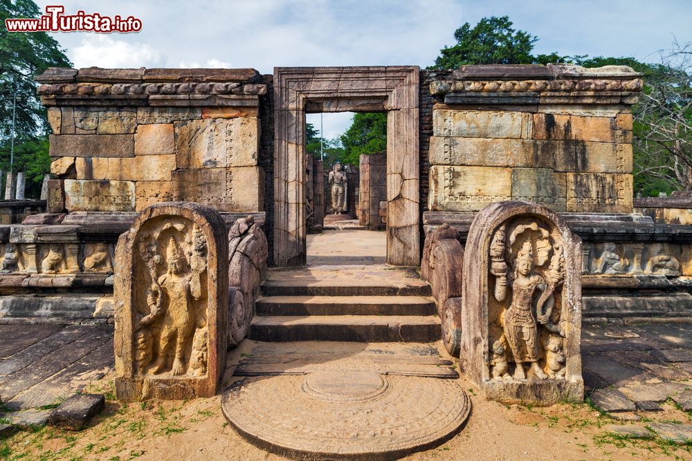 Immagine Un particolare del complesso di Hatadage a Polonnaruwa, Sri Lanka.