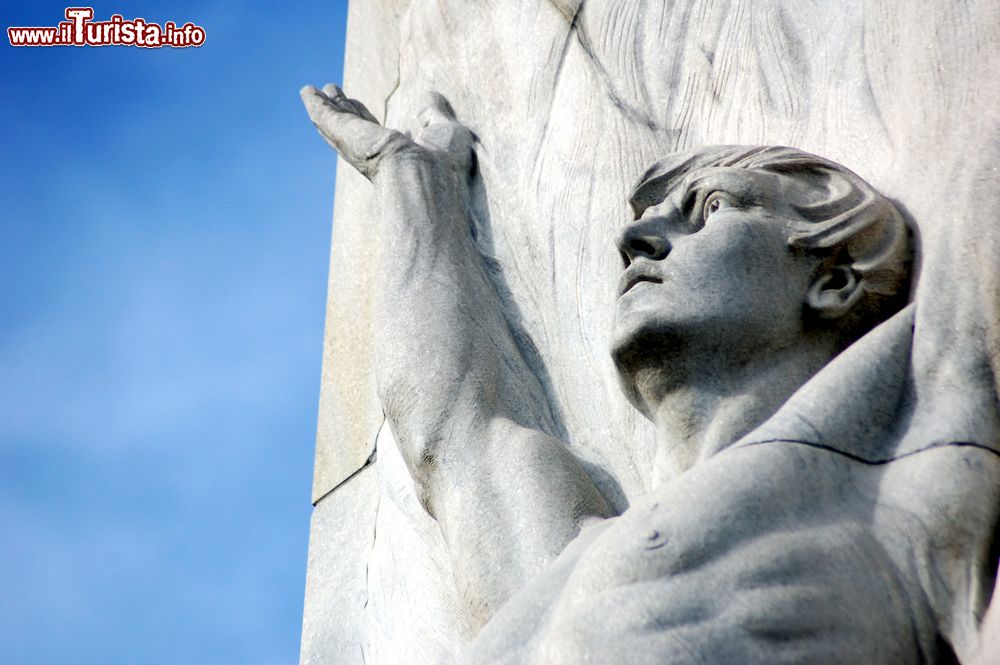 Immagine Particolare del Monumento agli Eroi della battaglia di Alamo a San Antonio, Texas.
