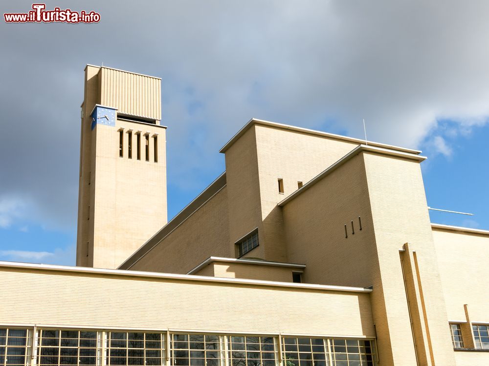 Immagine Particolare del Municipio a Hilversum, Olanda - © TasfotoNL / Shutterstock.com