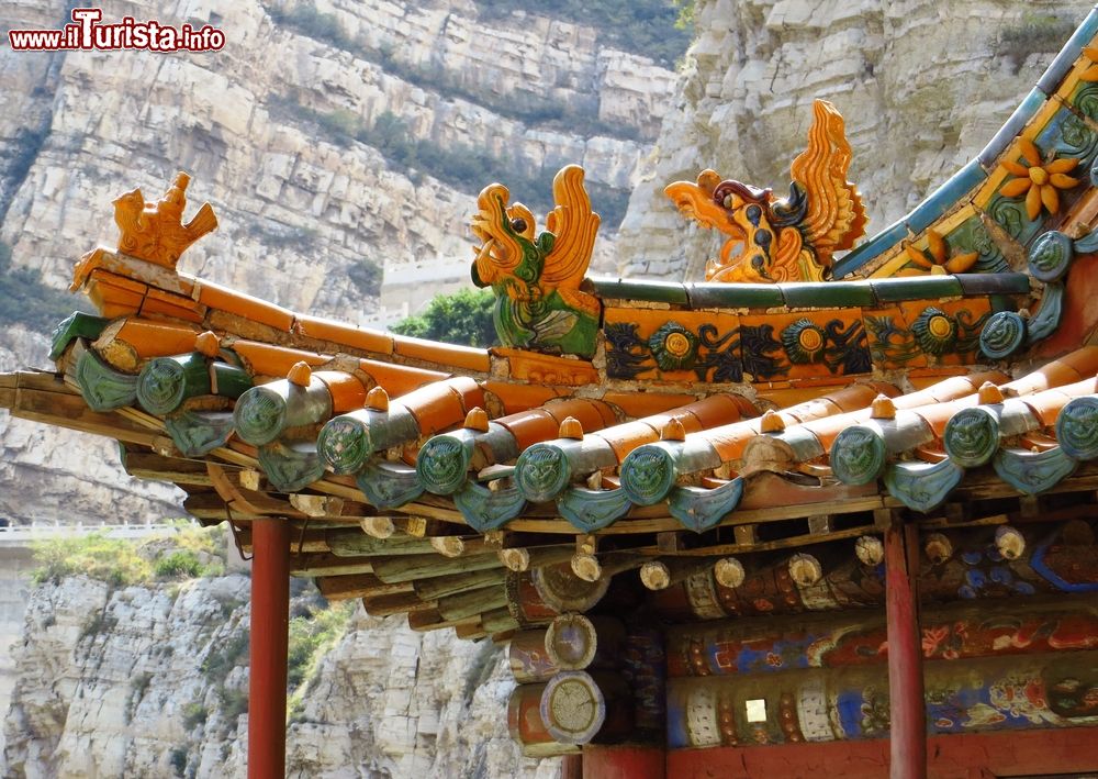 Immagine Particolare del tetto del monastero sospeso di Datong, Cina.