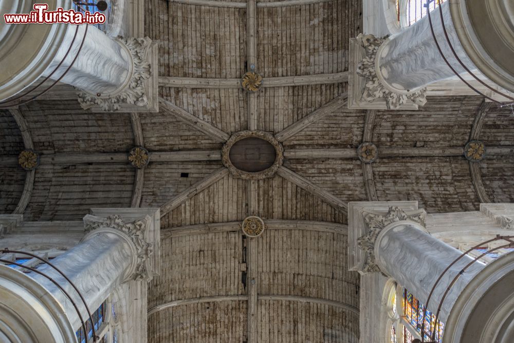 Immagine Particolare del tetto della chiesa di San Pantaleone a Troyes (Francia) visto dall'interno.