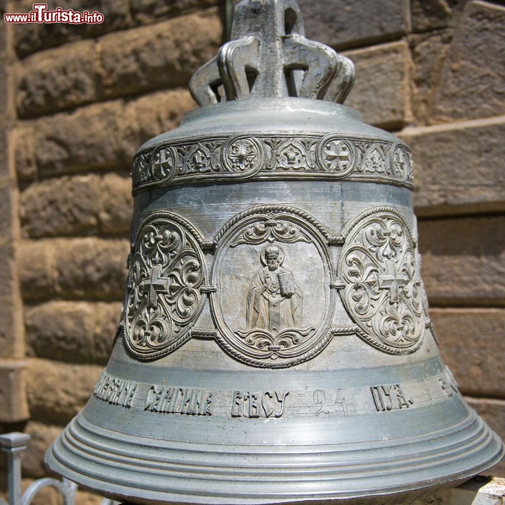 Immagine Particolare della campana della cattedrale di San Giorgio a Addis Abeba, Etiopia.