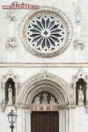 Immagine Particolare della cattedrale medievale di Santa Maria Argentea a Norcia, Umbria. Purtroppo anche questo edificio di culto è andato quasi completamente distrutto in seguito ai terremoti che hanno colpito Norcia nell'ottobre 2016 - © Claudio Giovanni Colombo / Shutterstock.com