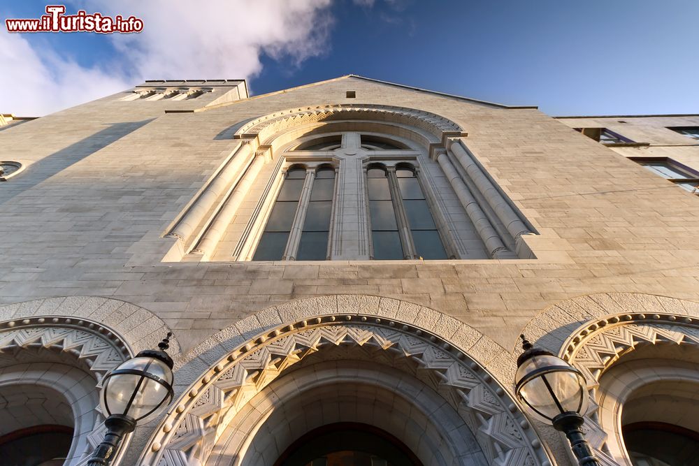 Immagine Particolare della chiesa agostiniana fotografata al tramonto a Limerick, Irlanda.