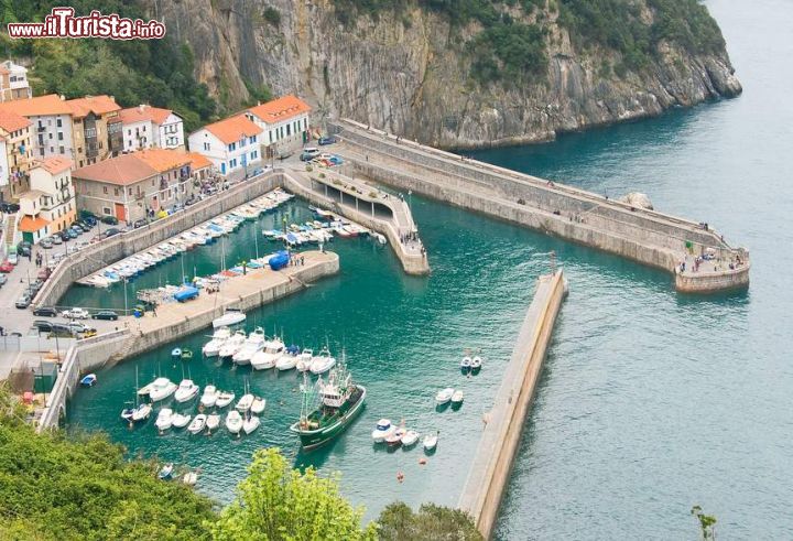 Immagine Particolare della marina di Elantxobe nei Paesi Baschi in Spagna