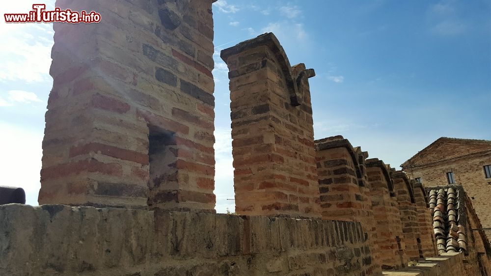 Immagine Particolare della Rocca di Offagna, Ancona, Marche. La fortificazione è stata eretta nel 1454 dagli anconetani.