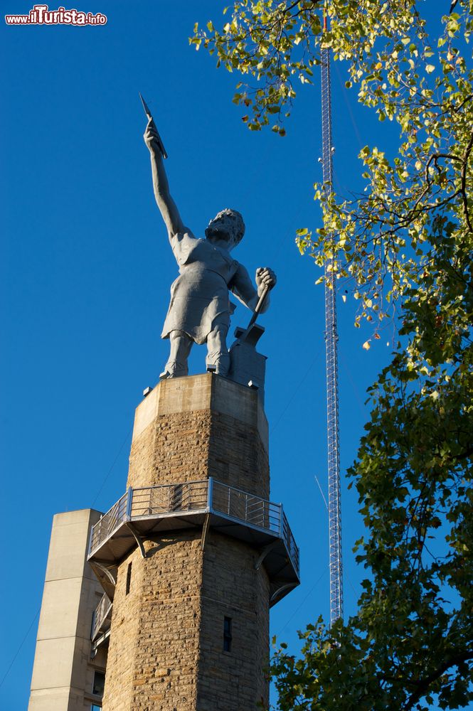 Immagine Particolare della statua del rio romano Vulcano a Birmingham, Alabama, USA.