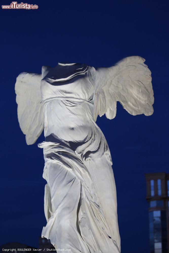 Immagine Particolare della statua della Vittoria di Samotracia nel quartiere di Antigone, Montpellier (Francia). Realizzata in pietra bianca, rappresenta una donna senza testa - © BOULENGER Xavier / Shutterstock.com
