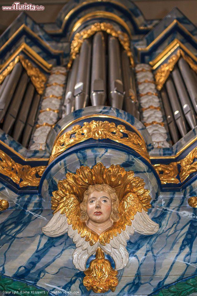 Immagine Particolare delle decorazioni dell'organo nella chiesa di Wuppertal, Germania - © Elena Klippert / Shutterstock.com
