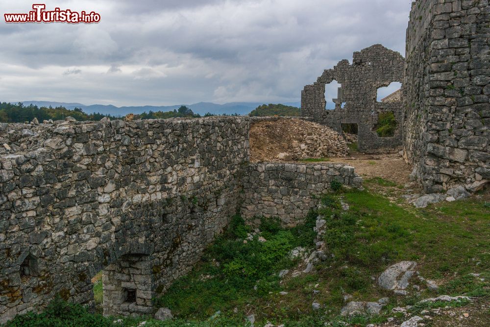 Immagine Particolare delle rovine di Bedem a Niksic, Montenegro.