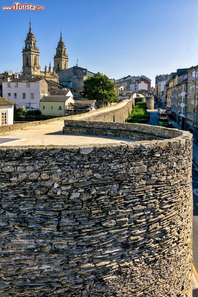 Immagine Particolare delle spesse mura in pietra nel centro storico di Lugo, Galizia, Spagna.