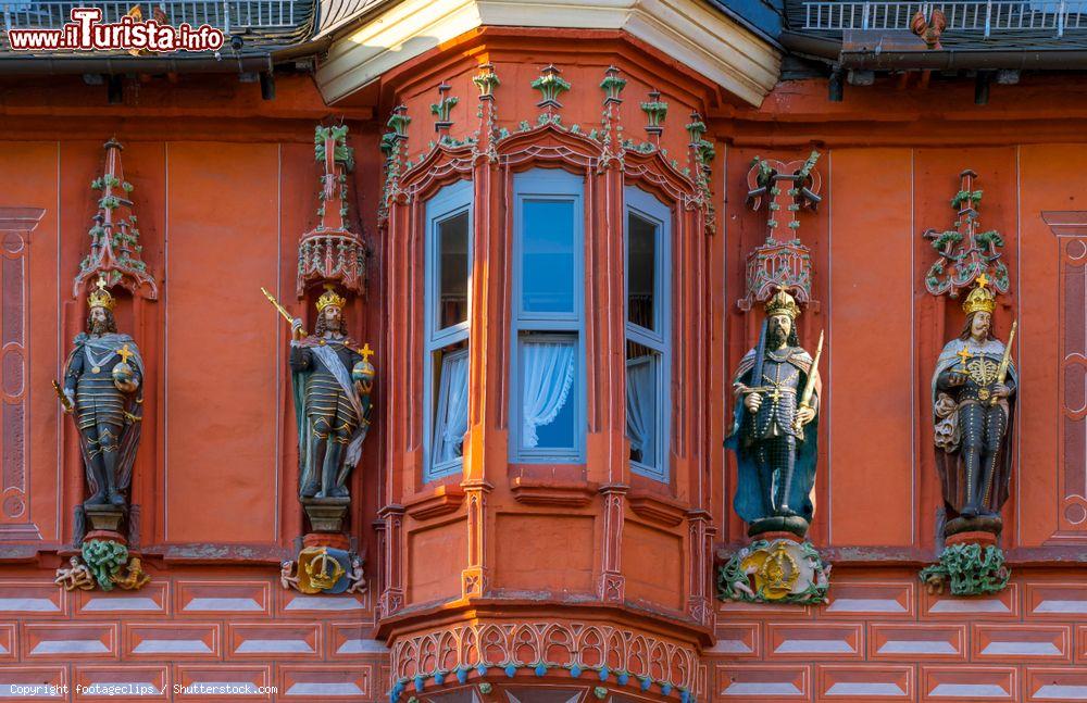 Immagine Particolare dello storico hotel a 4 stelle Kaiserworth a Goslar: si trova nella centrale Marktplatz (Germania) - © footageclips / Shutterstock.com