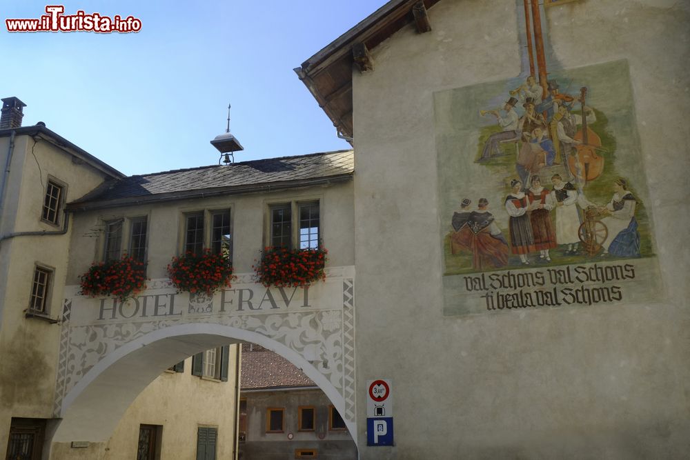Immagine Particolare dello storico Hotel Fravi di Andeer in Svizzera, Canton dei Grigioni