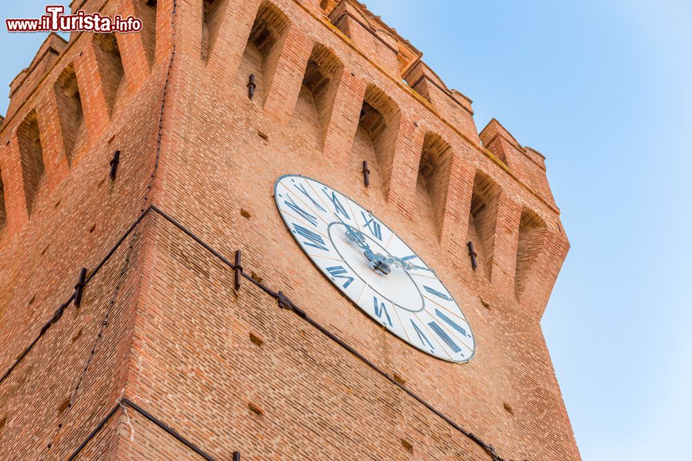 Immagine Particolare dell'orologio del Cassero di Caste San Pietro Terme