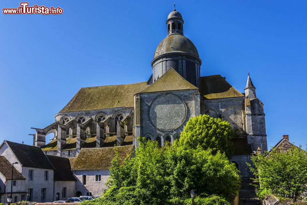 Immagine Particolare di architettura religiosa nella città medievale di Provins, Francia.