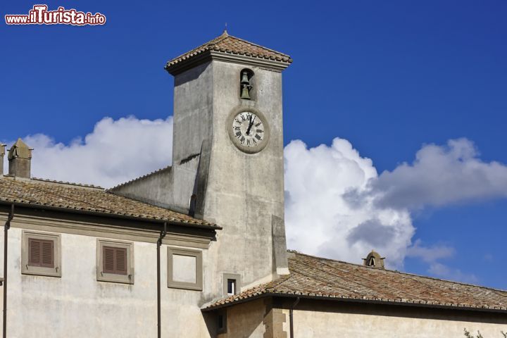 Immagine Particolare di Palazzo Altieri nel centro di Oriolo Romano, Lazio